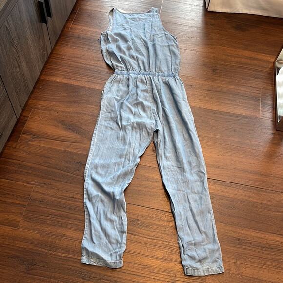 Cisono Pre loved Sleeveless Jumpsuit with Pockets in a thin Denim fabric. - Picture 5 of 9